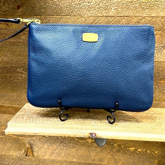 Michael Kors Jet Set XL Zip Clutch – Navy Pebbled Leather – NWT - Picture 2 of 11